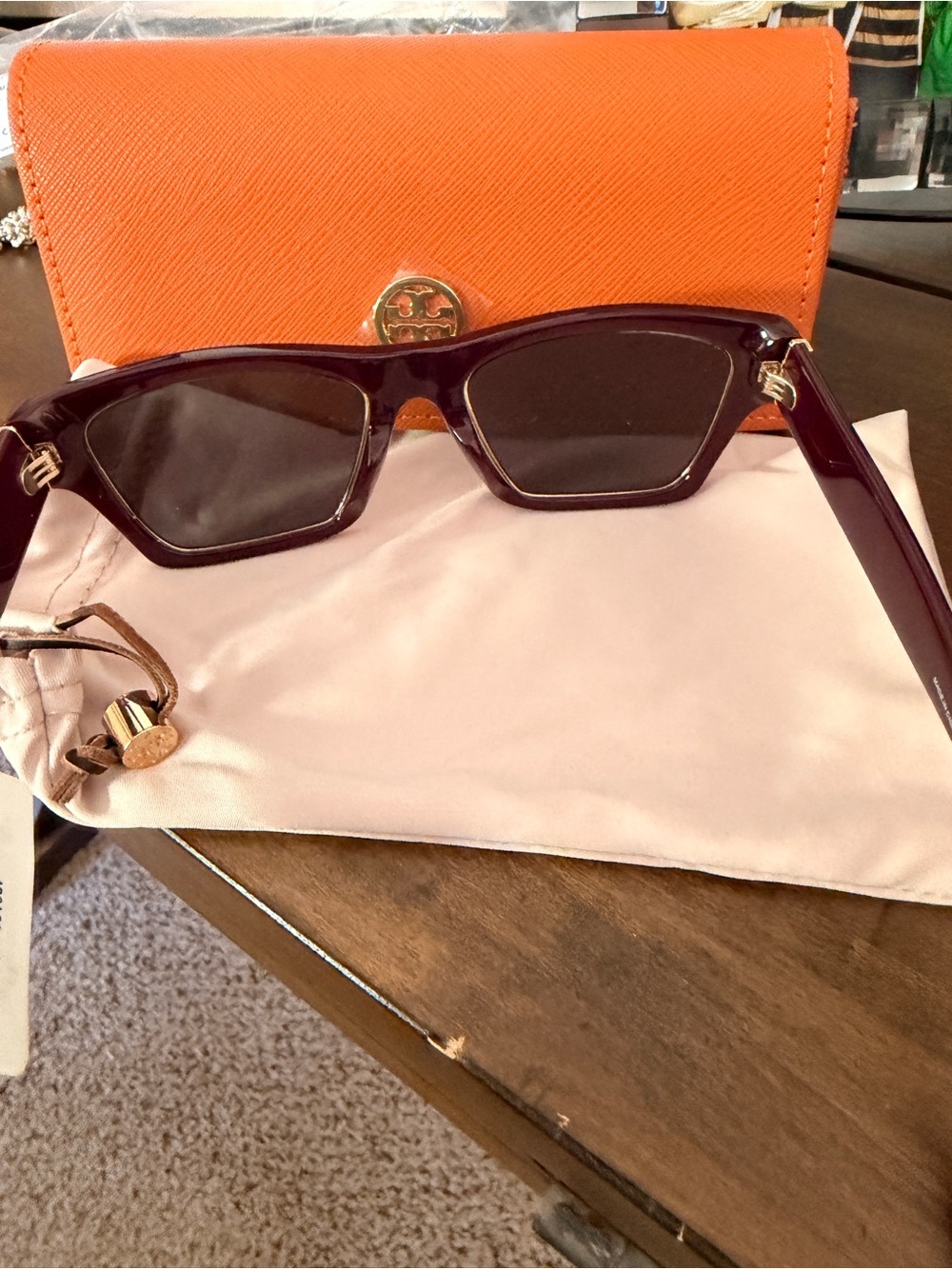 Elegant Burgundy Sunglasses - Picture 5 of 6